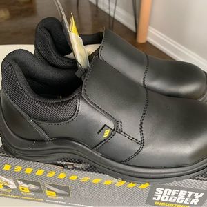 Women’s Slip-Resistant shoes